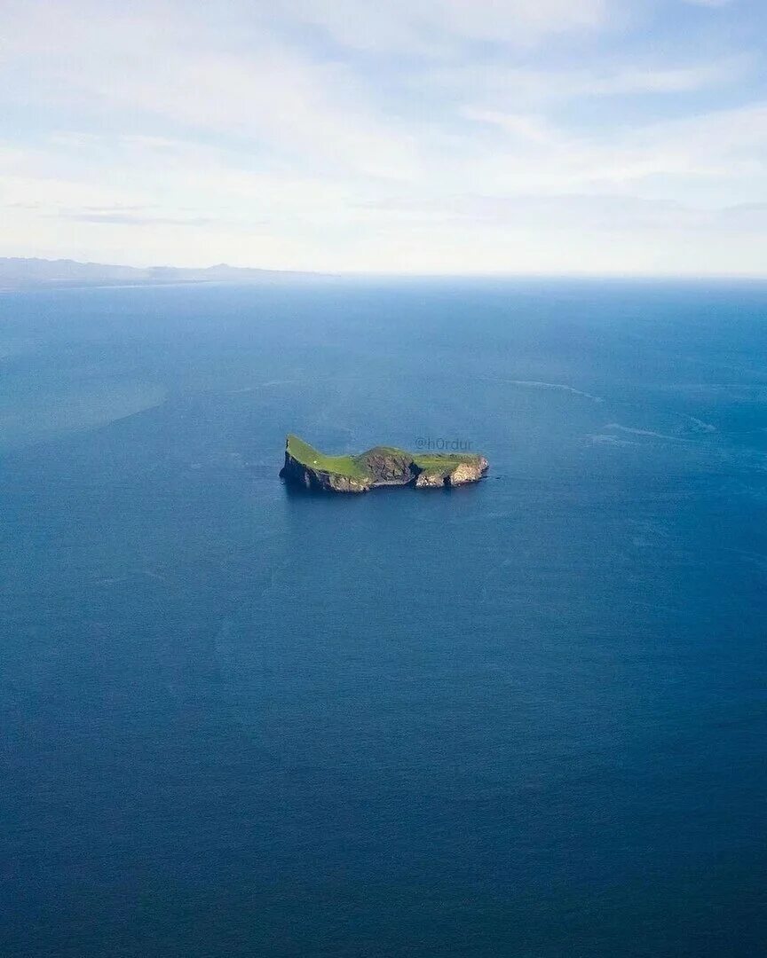 Remote island. Остров Эдлидаэй в Исландии. Дом на острове Эллидаэй Исландия. Самый одинокий дом в мире- остров Эллидаэй, Исландия 🇮🇸. Эдлидаэй в Исландии дом.