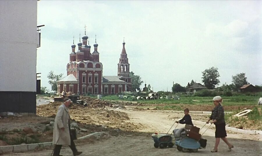 Храм Архангела Михаила в тропарёво 70 е годы. Церковь Архангела Михаила в Тропареве 80 год в цвете. Деревня Тропарево 1956. Деревня Тропарево Москва