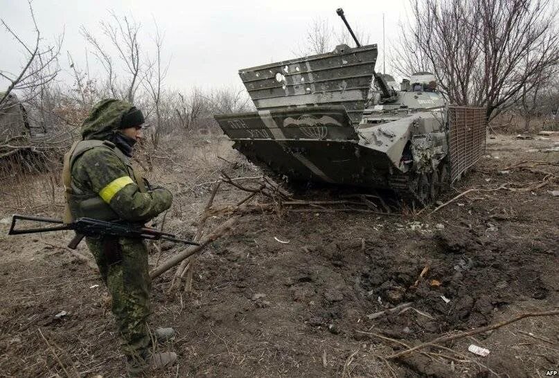 Зона АТО. Зона АТО подбитые БМП-2. Фотографии из зоны АТО. Ясиноватский блокпост 2017. 24 часа военные