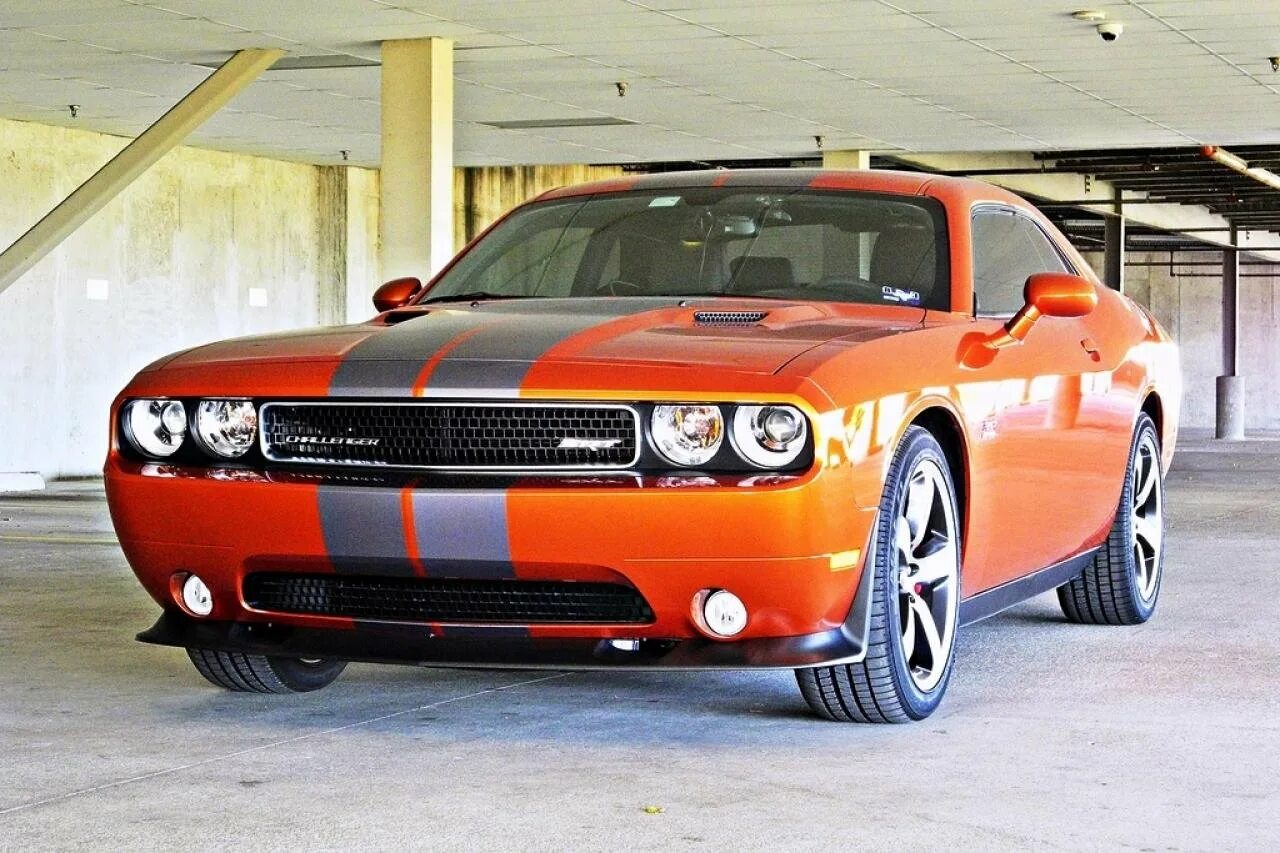 Что значит додж. Dodge challenger srt8 2011. dodge challenger srt8 2008. додж челленджер 2008. додж челленджер срт 8 2008.
