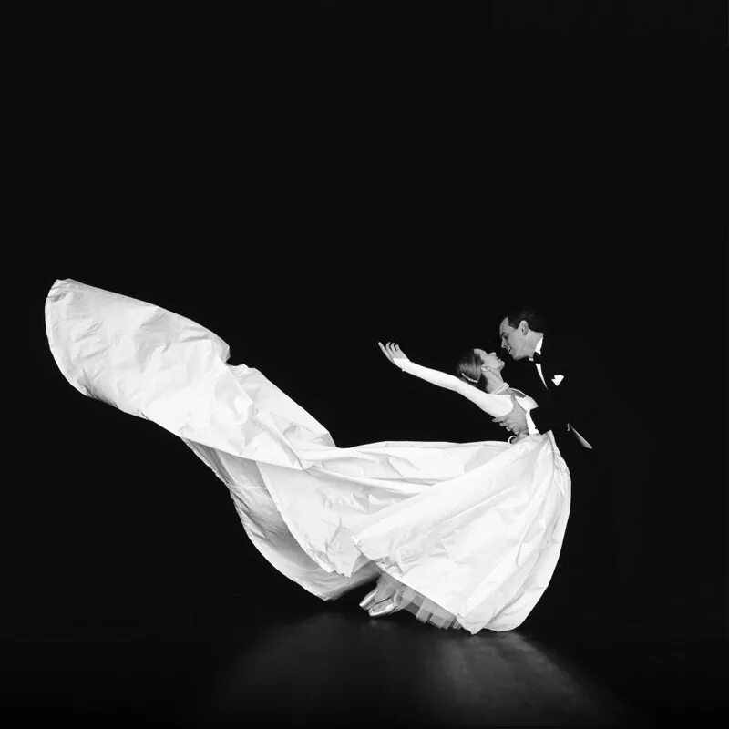 Пара танцует. Аргентина танго. Танец композиция. Танцующая пара под дождем. Танцующая девушка.