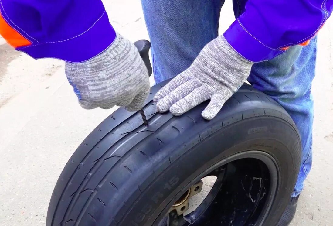 Ремонт колеса жгутом. Жгут для прокола колеса. Ремонт колеса жгутом. Для зачистки покрышек. Набор автоюнион для ремонта бескамерных шин.