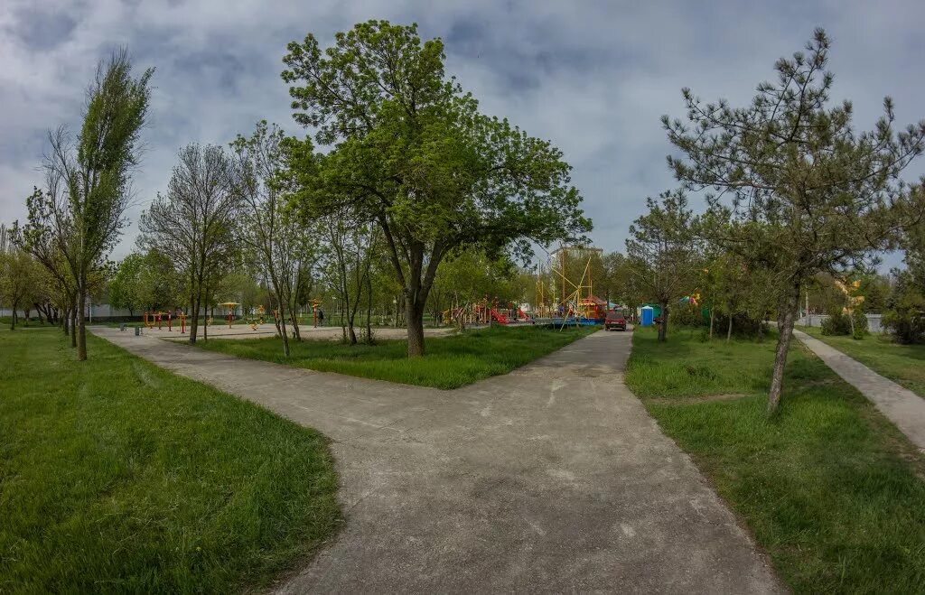 красноперекопск центральный парк крым. скейт парк в николаевке крым. сквер победы красноперекопск. парк красноперекопск. парк красноперекопск.