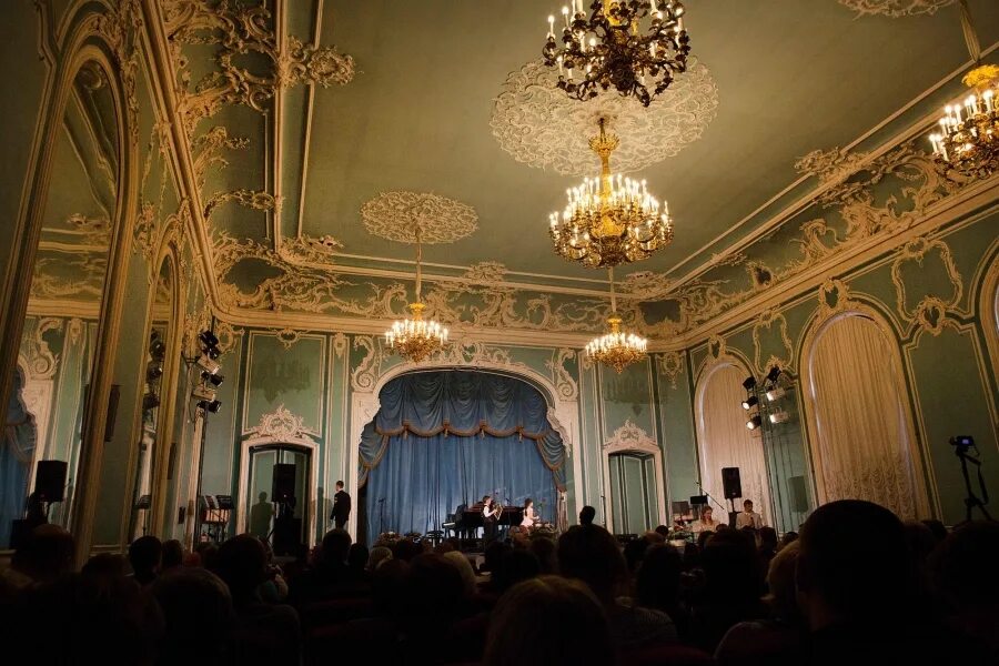 Школа Петербургского Флирта во Дворце Белозерских-Белозерских - Picture of Belos
