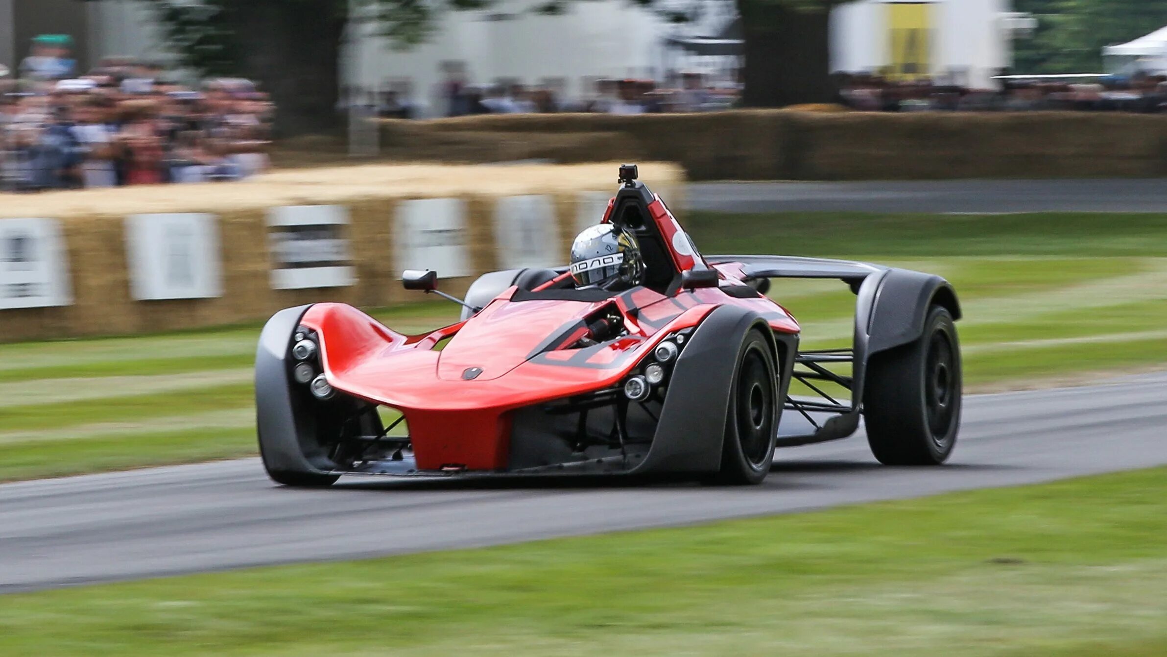 Порше сколько лошадиных. 2015 Bac mono. Одноместный спорткар. Одноместный автомобиль спортивный. Одноместная спортивная машина.