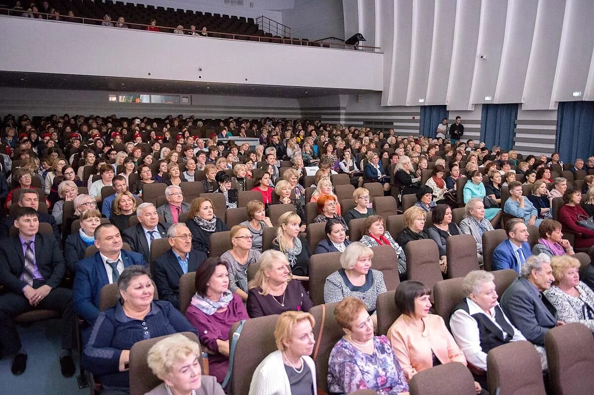 Дворец культуры октябрь Подольск. ДК октябрь Подольск зал. Концертный зал Подольск. Концертный зал Октябрьский Подольск. Дк октябрь зал