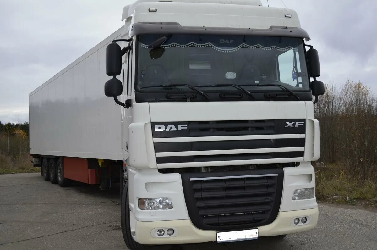 DAF 105 сцепка реф. DAF XF 105 рефрижератор. DAF XF 105.460. Белый Даф 105 с рефрижератором.