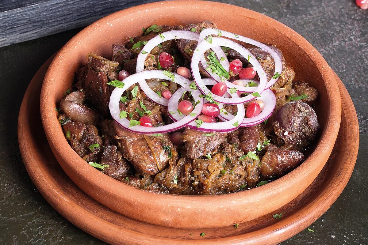 томленая говядина с овощами. тжвжик армянский. блюдо из потрохов. блюдо из потрохов. блюда из говяжьей печени.