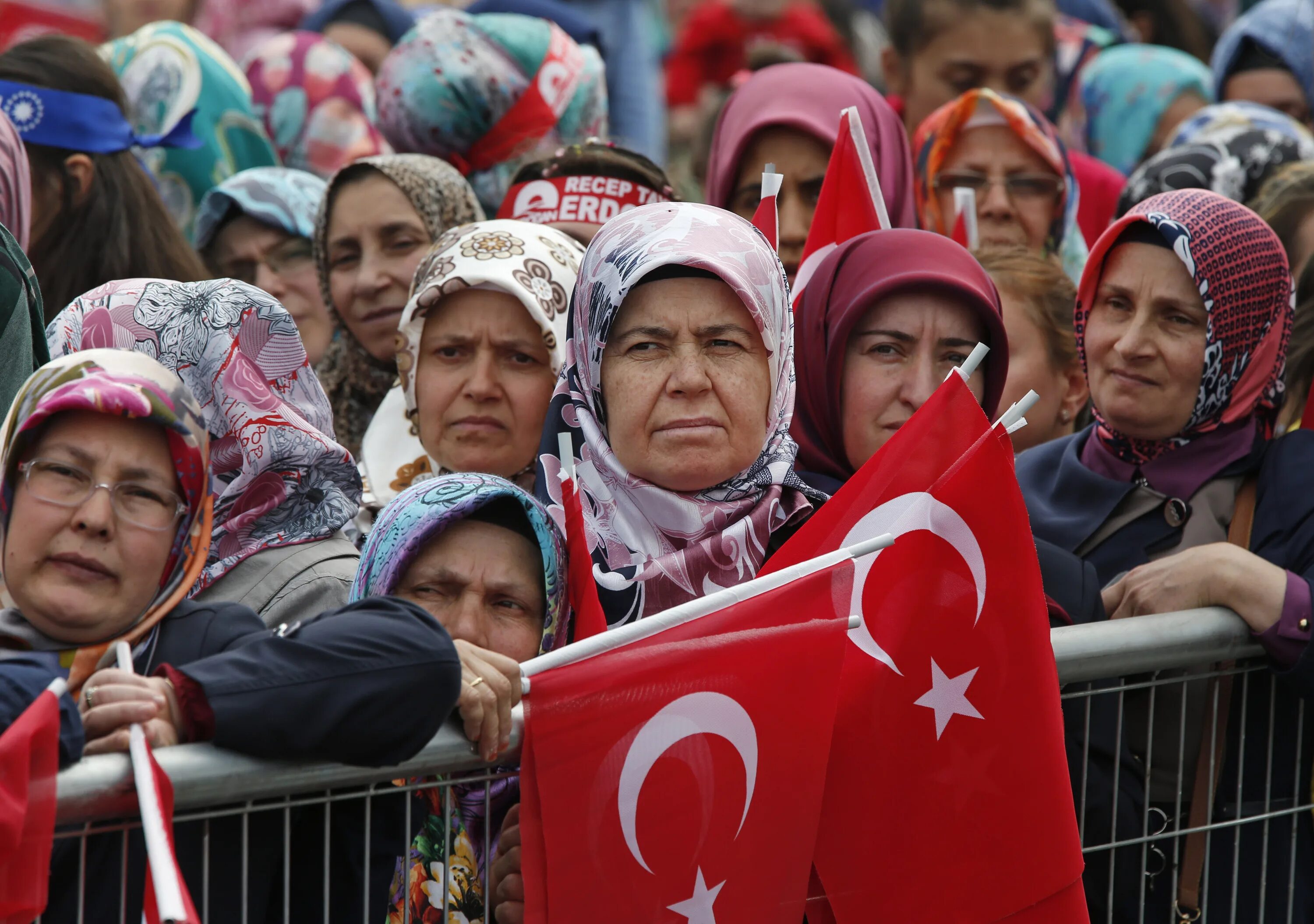 Turkey people. Турки народ. Турки люди. Турки массовое. Население Турции.