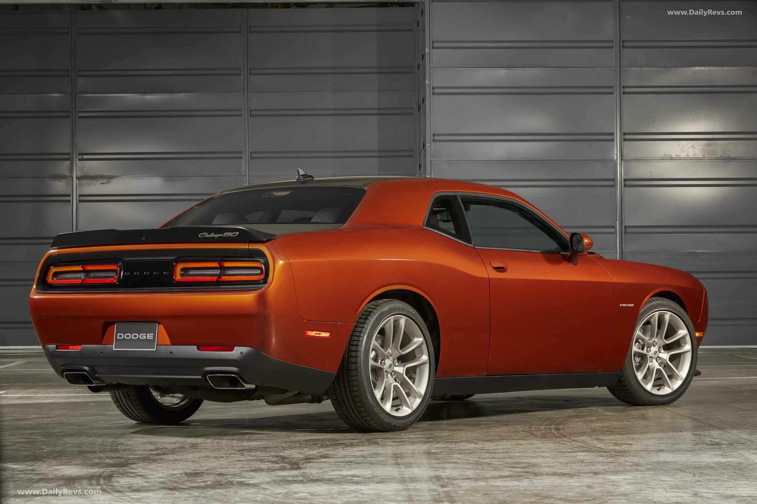 Вес челленджера. Dodge Challenger 2020. Dodge Challenger 2021. Dodge Челленджер 2020. Dodge Challenger r/t 2021.