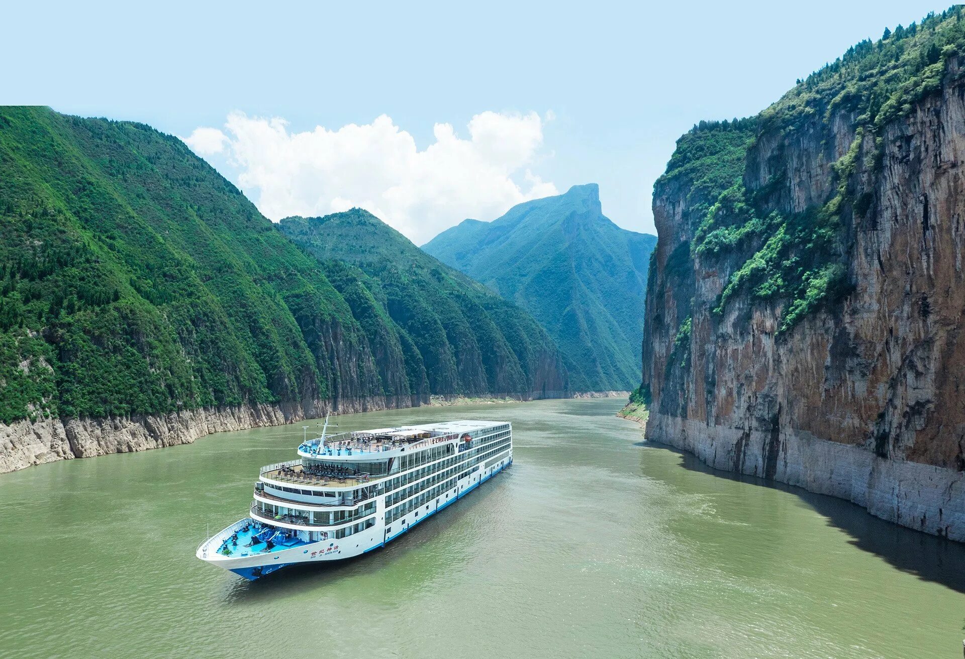 Какие крупные реки в китае. Река Янцзы. Янцзы голубая река. Китайская река Янцзы. Китай Долины рек Янцзы.