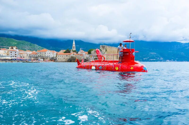 Подводная лодка акула. Субмарина красный октябрь. Подводная лодка в видяево музей подводной лодки в видяево. Красная подводная лодка. Апл красный октябрь.