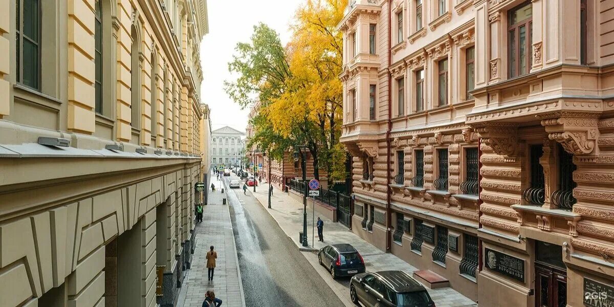 Стильные улицы москвы. Романов переулок Москва. Центр Москвы улицы. Москва Арбат архитектура. Николаевский переулок Москва.