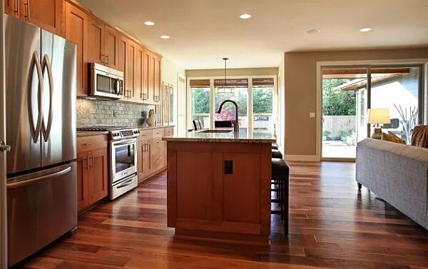 Кухня с рыжим полом в интерьере фото Golden Kitchens: Ideas & Inspiration Home kitchens, Yellow kitchen designs, Yell