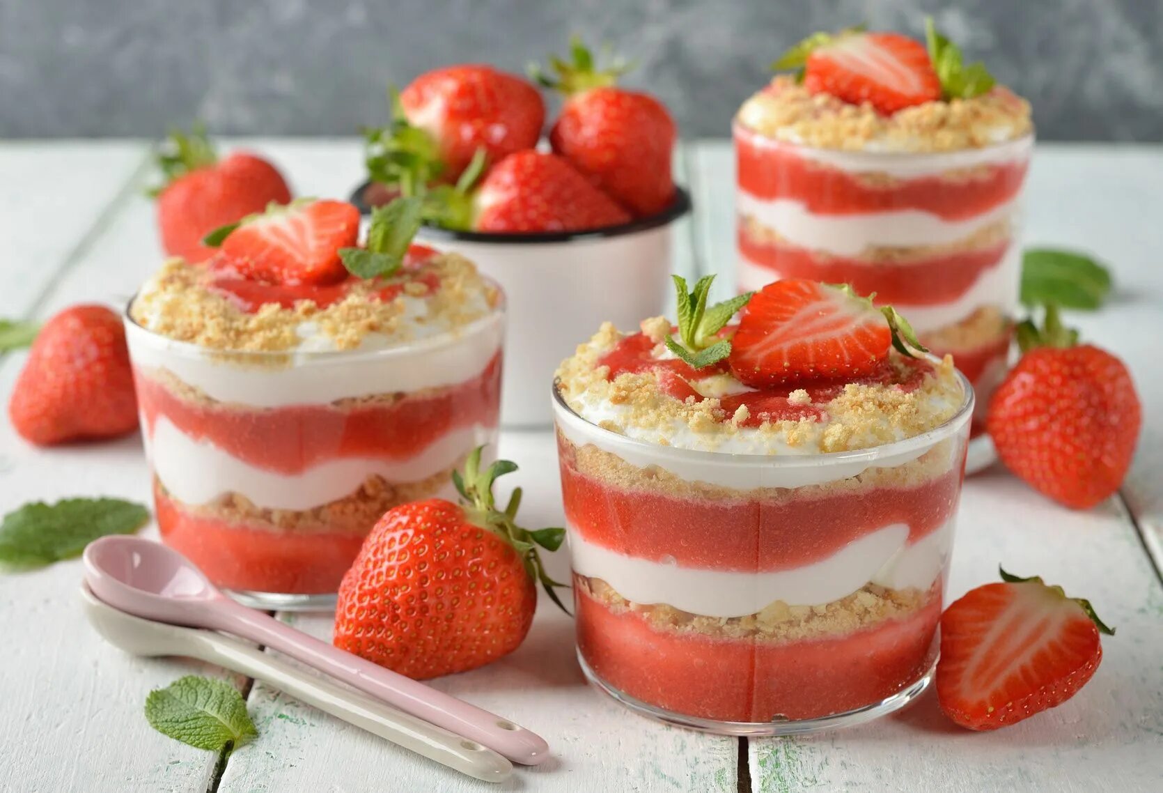 Десерт Strawberries Arnaud. Клубничный десерт Strawberries Arnaud. Мусс десерт. Фруктовый мусс. Фруктовая пенка