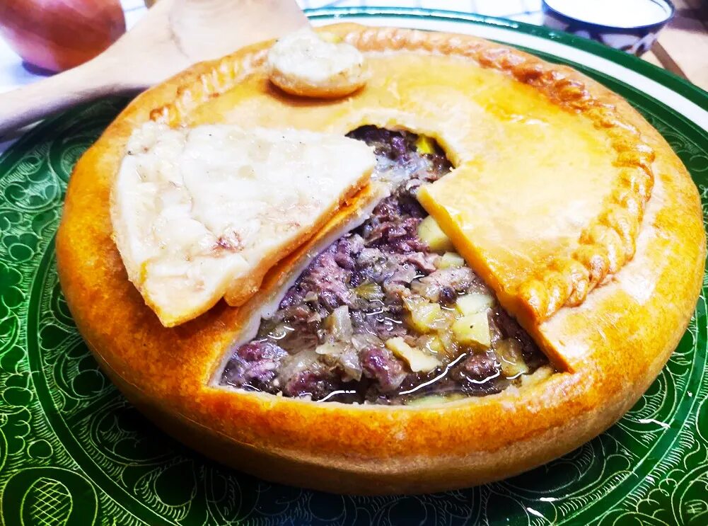 рецепт зур беляша с мясом. зур бэлиш татарский. татарский пирог балиш. бэлеш татарское национальное блюдо. пирог зур бэлиш.