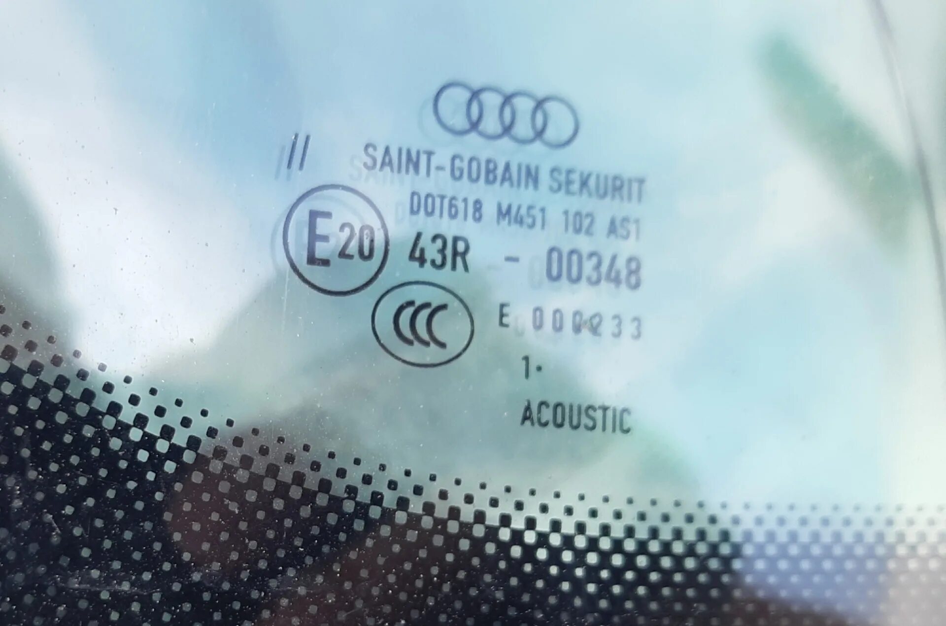 Kia rio стекло оригинал маркировка. Pilkington лобовое стекло 43r 001585. Как отличить оригинальное стекло. Demjanskschild отличие оригинала. Маркировка стекол солярис 2014.