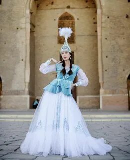 Қысқа көйлектегі май