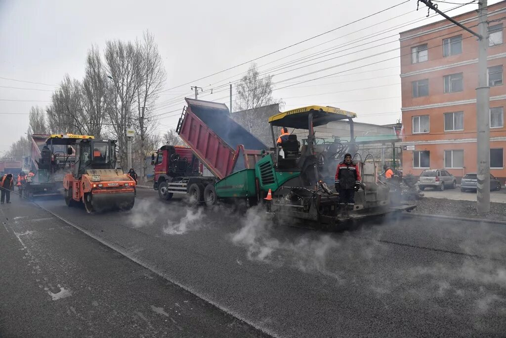 Обстановка в саратове на сегодня. Асфальтирование дорог в Балаково. Ремонт дорог Балаково. Ремонт дорог Саратов. Омск дороги.