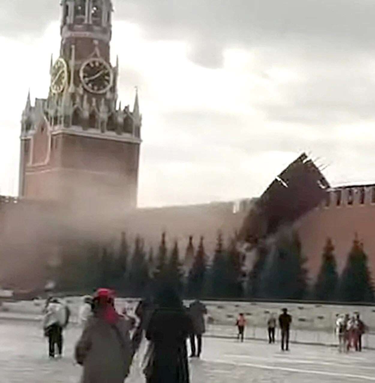 Кремль стреляли. Ураган 1998 года в Москве Кремль. Ураган в Москве 1998 Кремлевская стена. Взорванный Кремль.