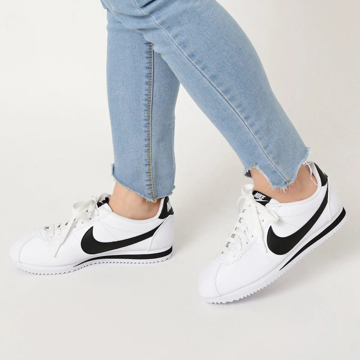 Классические найки. Кроссовки найк Classic Cortez. Кеды найк Кортес. Nike Cortez Classic женские. Кеды найк Classic Cortez Leather женские.