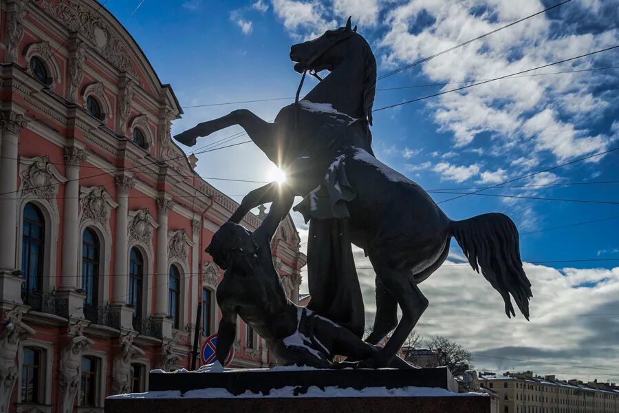 Аничков мост через какую реку. Клодт скульптуры Аничкова моста. Кони на Аничковом мосту в Санкт-Петербурге Клодт. Клодт Аничков мост.