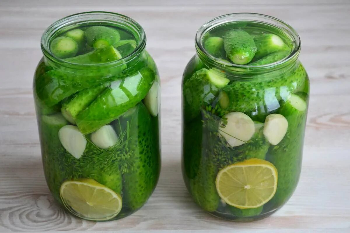 Стеклянная банка на прозрачном фоне. Этикетка консервной банки. 5. Слова в банке. Виноградные листья для долмы консервированные.