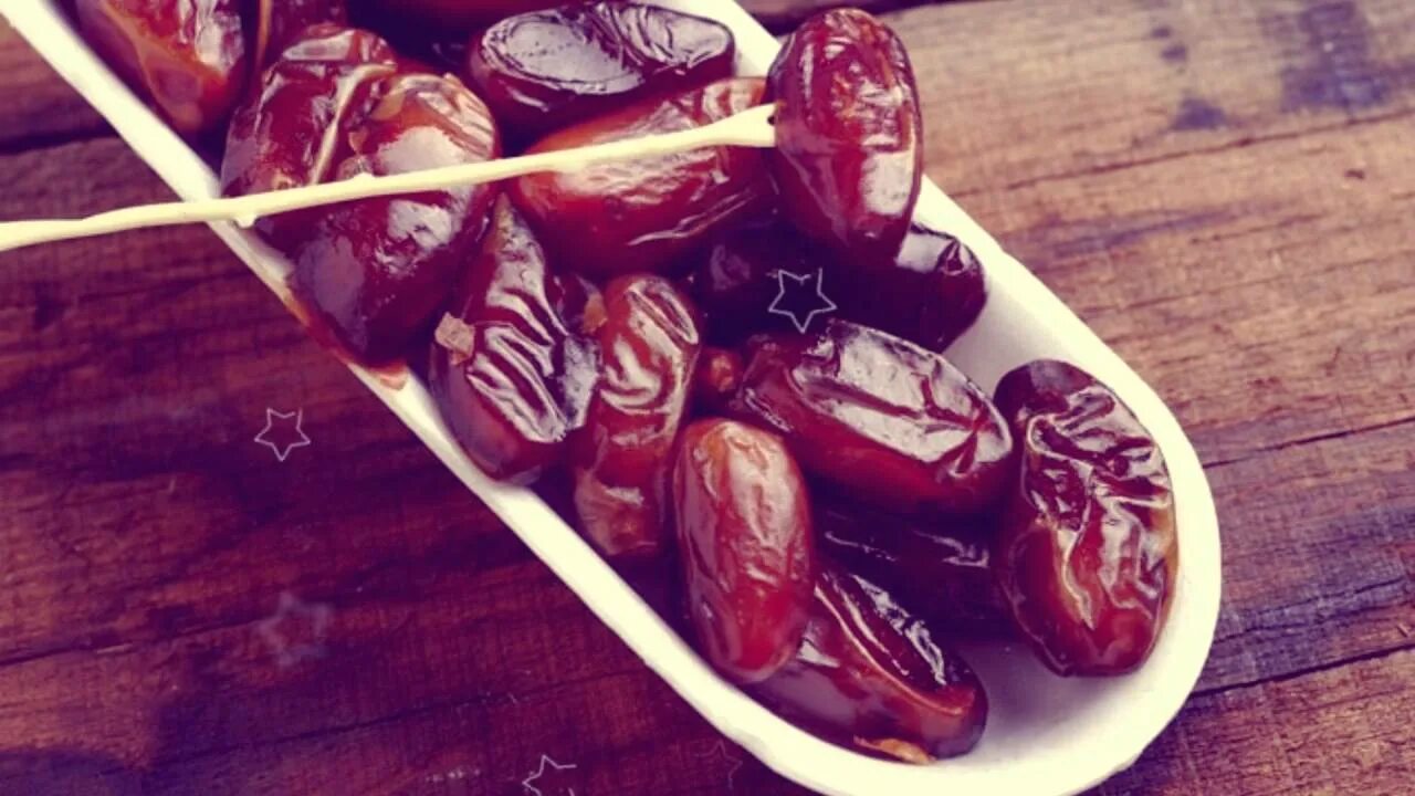 Королевские финики Чили. Тамр финики. Финики Tamrah. Финики медовые Fresh Dates. Почему именно финики