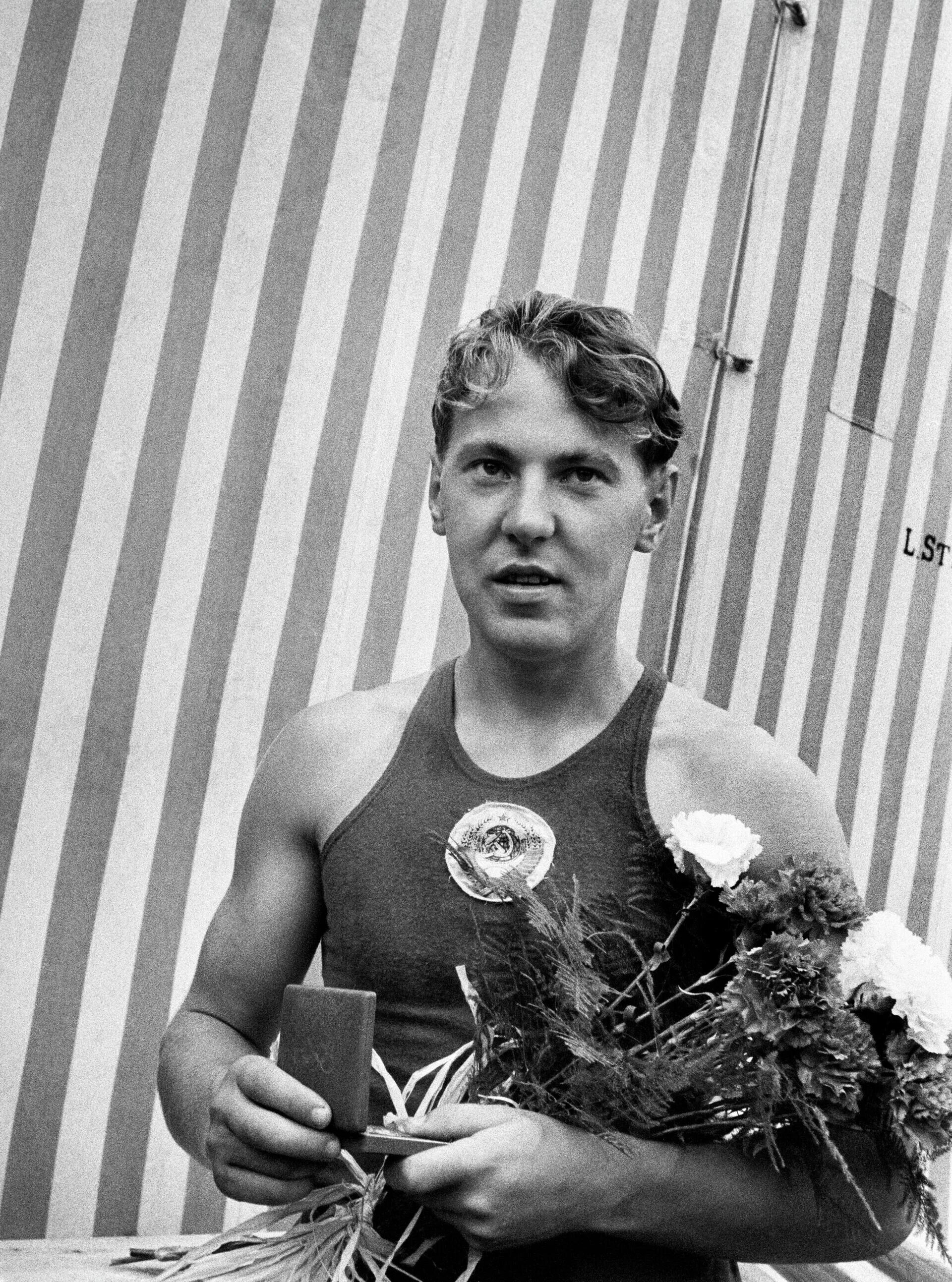 Хельсинки жози бартель. Олимпийские чемпионы 1952 года. Олимпийские чемпионы 1952 года. Олимпийские чемпионы 1952 года. Олимпийские чемпионы 1952 года.