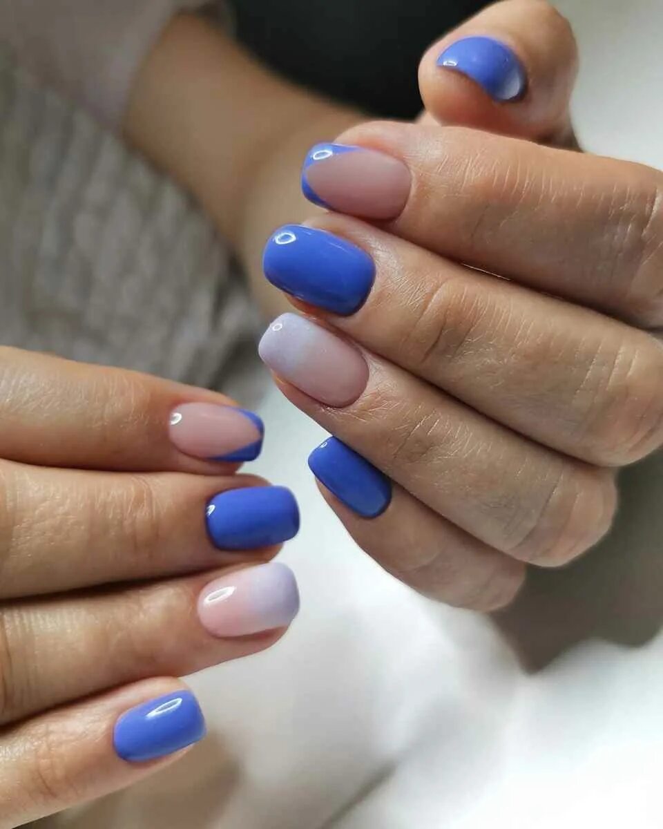 Маникюр с васильками. Ногти василькового цвета. Маникюр в васильковом цвете. Синий гель лак на ногтях. Ногти василькового цвета.