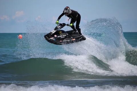 Jet skiing перевод