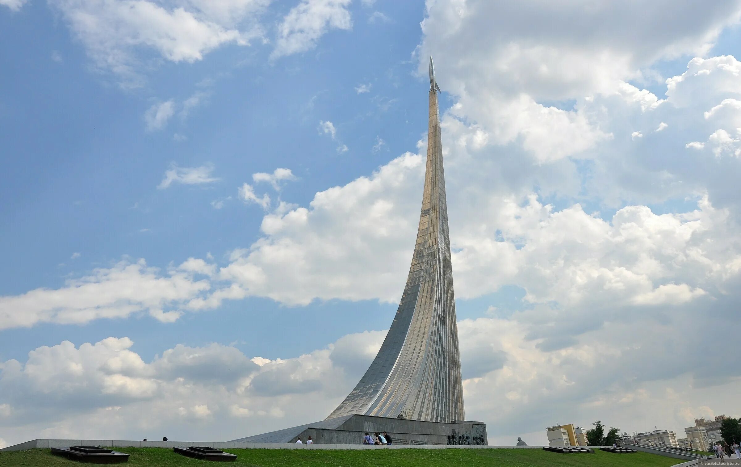 4. Памятник-обелиск «покорителям космоса» — москва. Монумент покорителям космоса на вднх. Памятники покорителям космоса у вднх в москве. Монумент покорителям космоса на вднх.