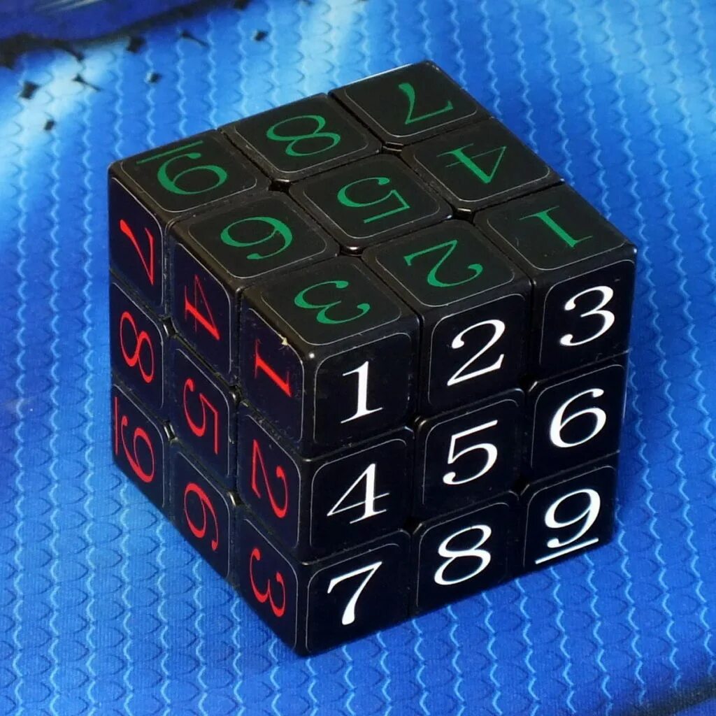 Кубик кубик раз два три. Мезон кубик рубик. Куб 3х3х3. 1d3 кубик. Игра "кубик-рубик".