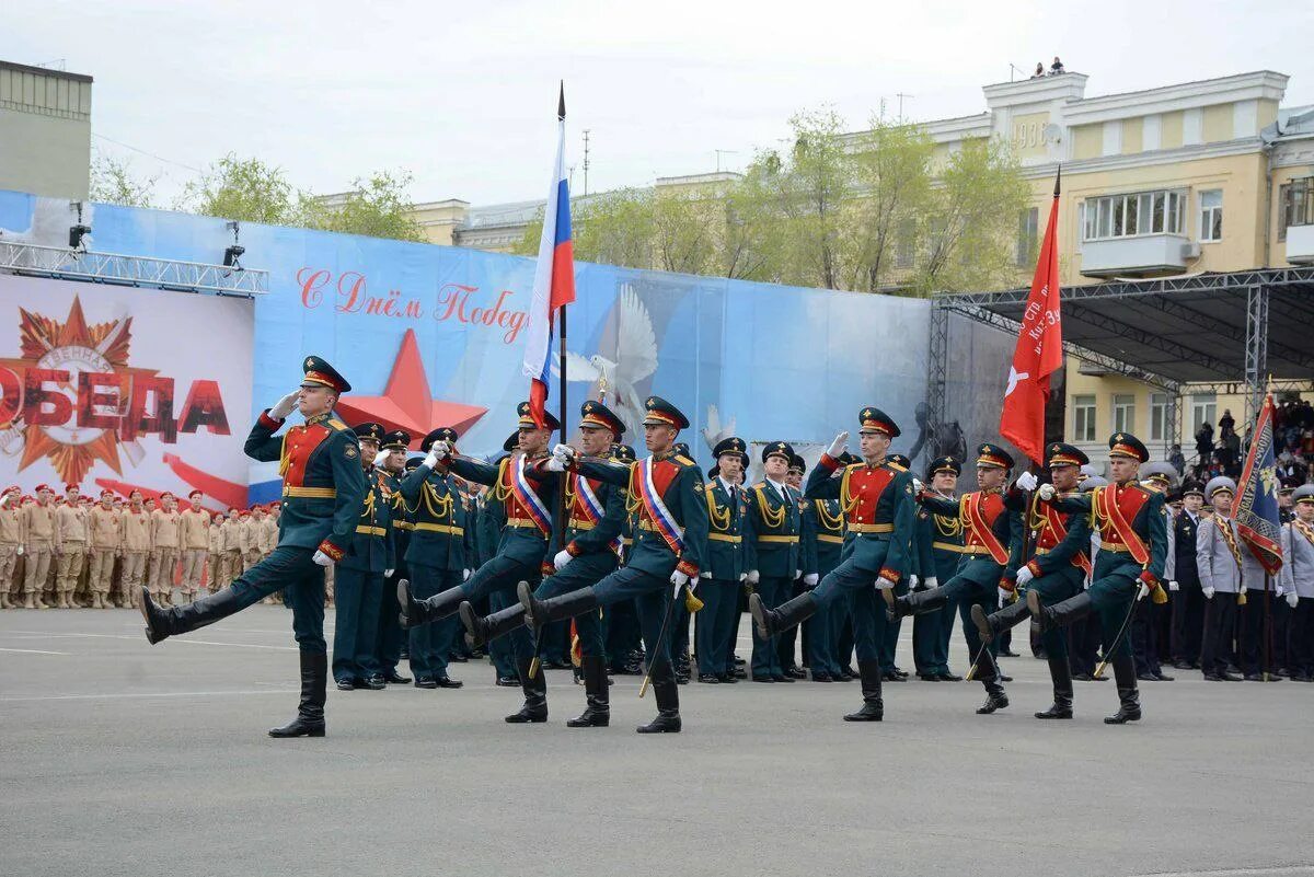 Парад 9 мая Оренбург. День Победы парад. Праздничный парад 9 мая. Парад 9 мая в школе.