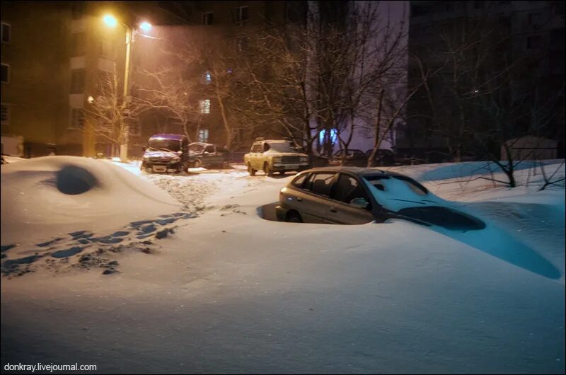 на ростов идет снег. город зимой. снег в ростове. снегопад в ростове на дону. мчс убирает снег.