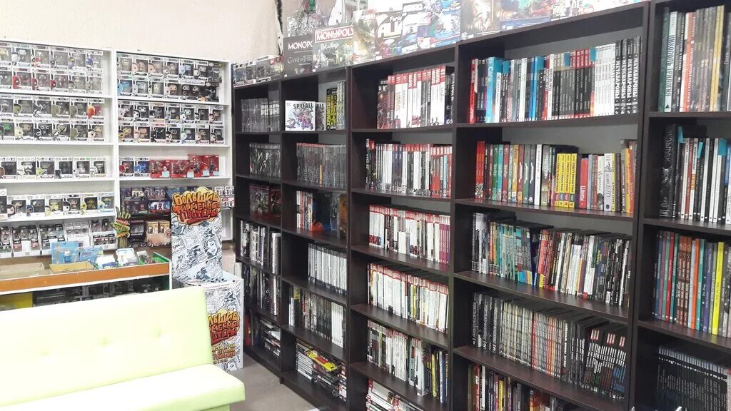 лавка комиксов. лавка комиксов апельсин санкт-петербург. книжная ярмарка комиксы. магазин комиксов в питере. апельсин магазин комиксов.