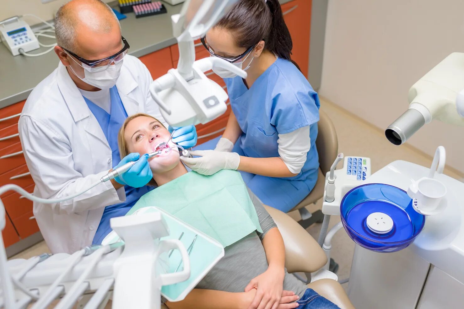 Зубной сегодня. Стоматолог. Зубной. Стоматологический прием. Стоматология врачи.