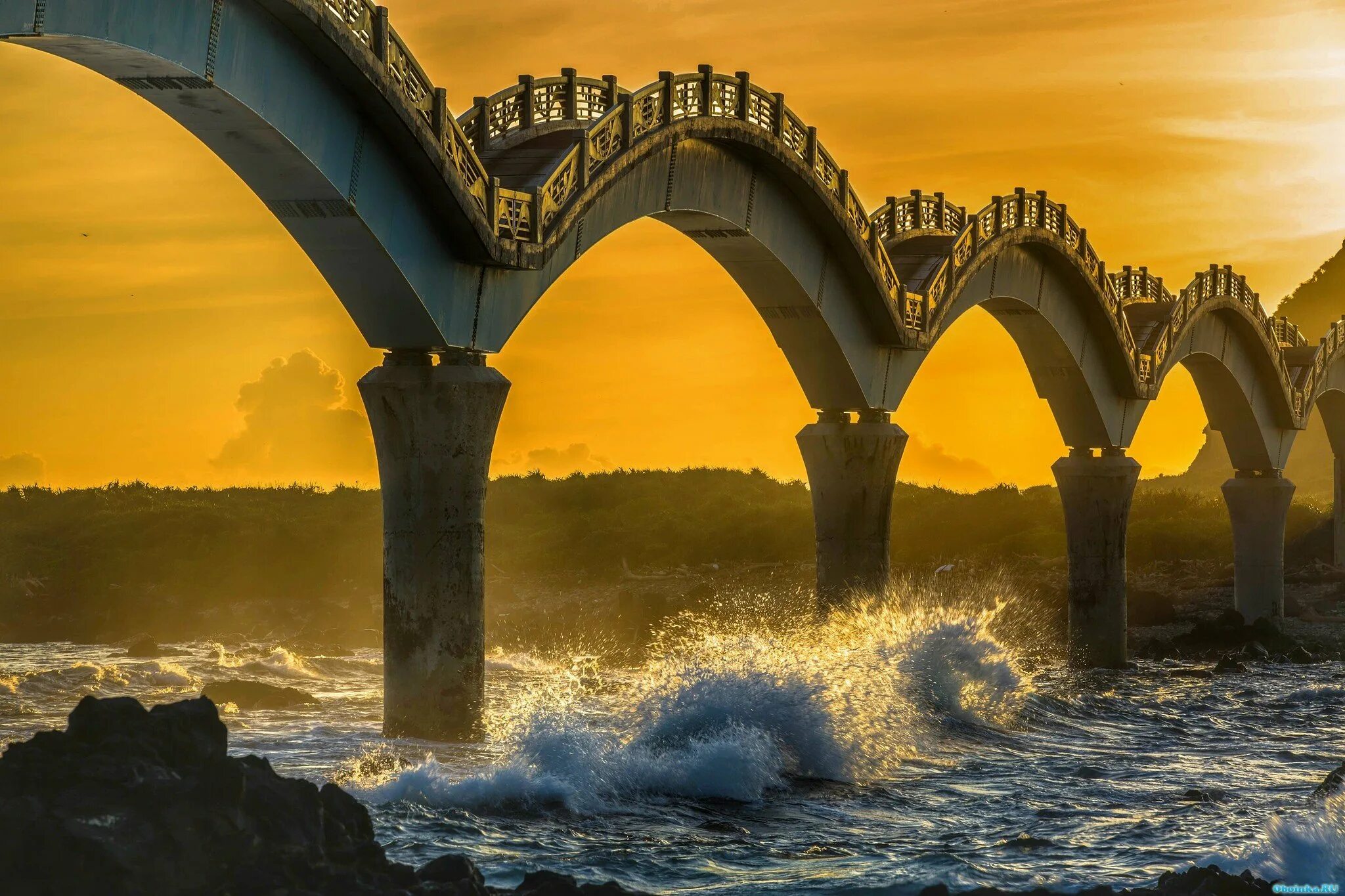 Арка в воде. Красивые мосты. Сказочный мост. Самые красивые мосты. Красивый сказочный мост.