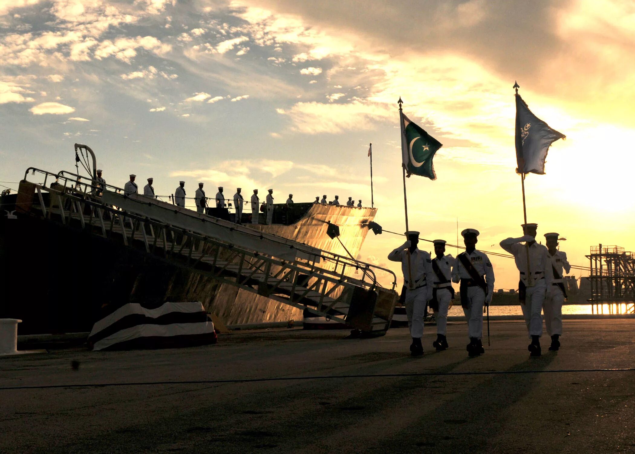 31 августа 2010. Pak Navy. Флаг ВМС Пакистана. September 6. Pakistan Armed Forces Flag.