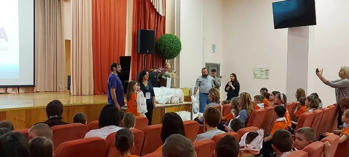 Чемпионат мастерята. Ребенок в классе турнира. Успешный школьник. Конкурсы для коллектива младшие школьники. Мастерята 1 место.