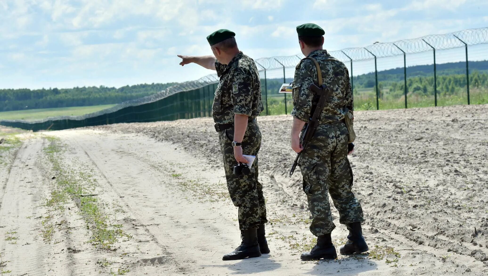 Усиление государственной границы. Российско-украинская граница. Государственная граница Украины. Пограничники России на границе с Украиной. Пограничники на российско украинской границе.