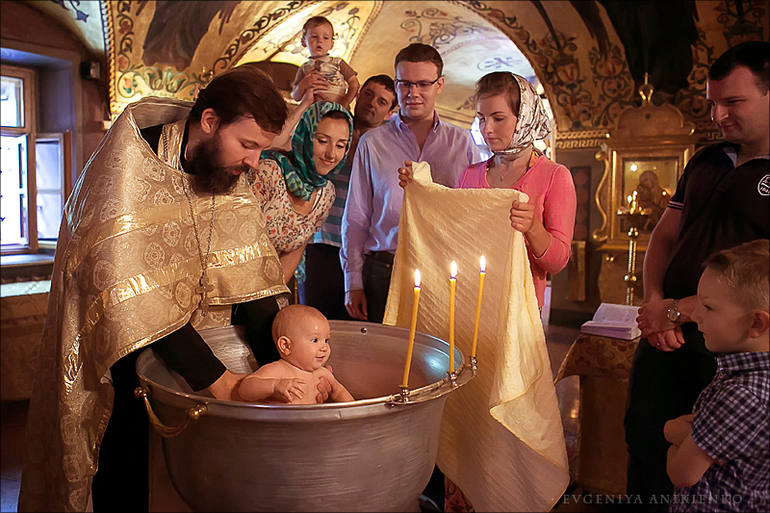 Обряд крещения. С Крещением христианские. Крещение таинство Православие. Крещение детей в России. В какие дни крестят детей в православной
