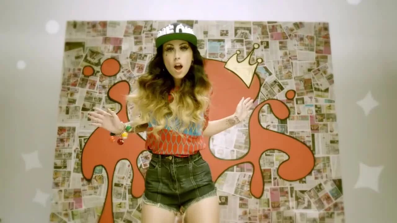 Kreayshawn go hard. La la la клип. Ла ла ла фан. Бумажные вещи для комнаты ла ла фан фан. Go hard крейшан.