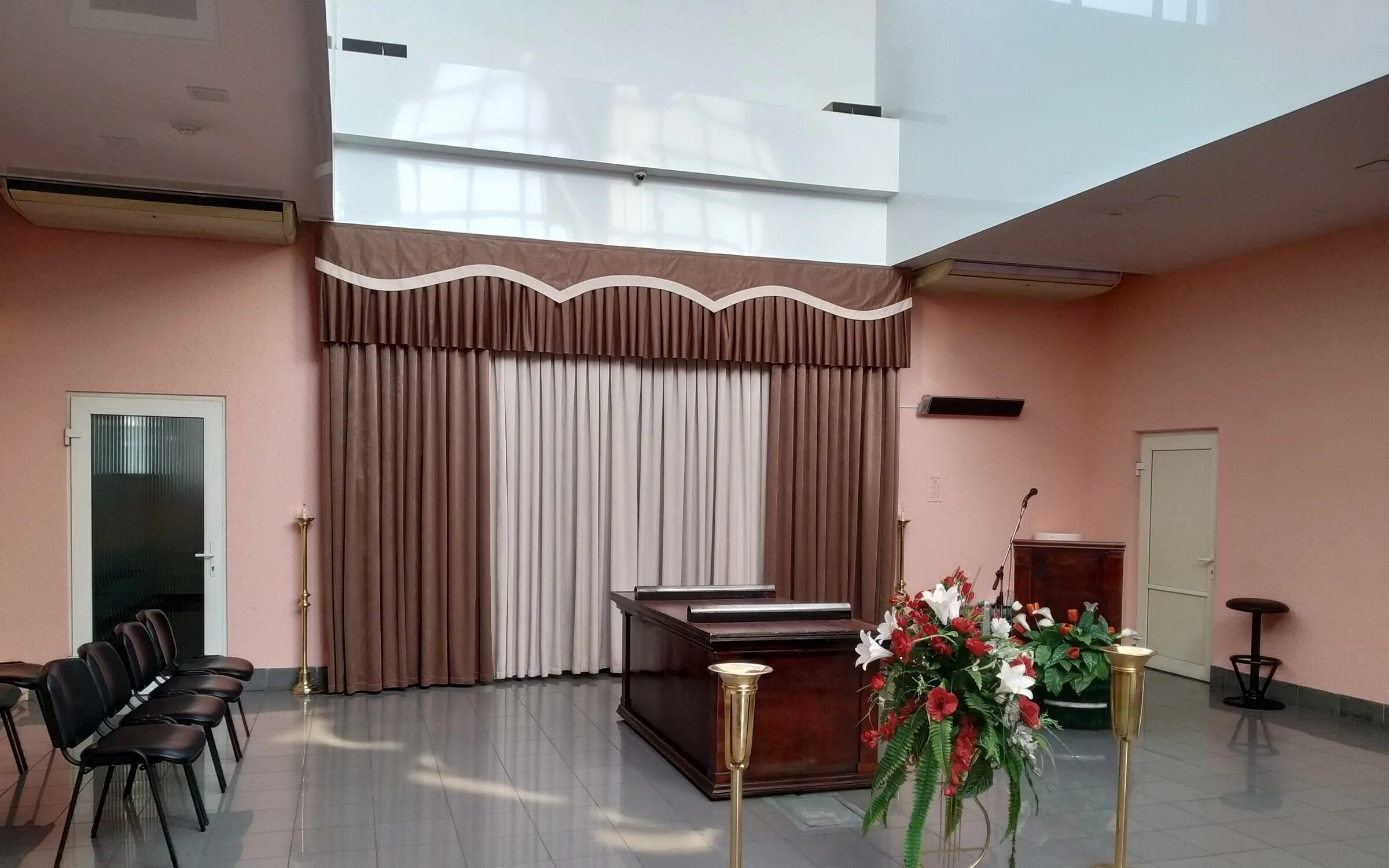 Кремация в новокузнецке память сердца. Барнаульский крематорий. Новокузнецкий памяти знамениты. Крематорий в барнауле. Барнаульский крематорий.