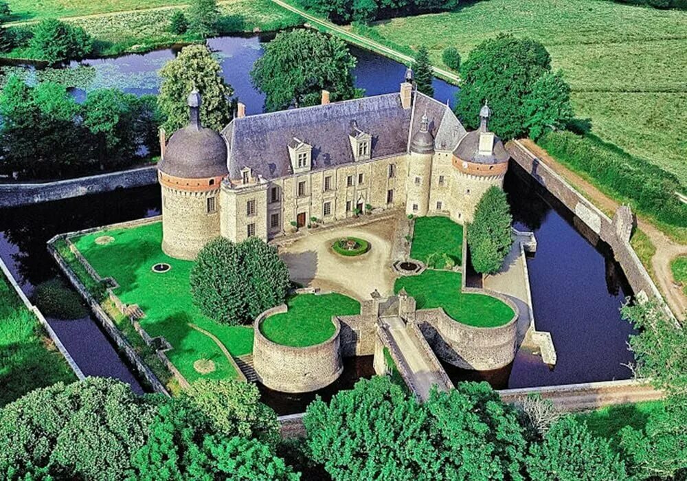 Замок монтекют хаус. Замок шато манор. Поместья англии houghton hall. Замок англия шато. Абандонед кастл германия.