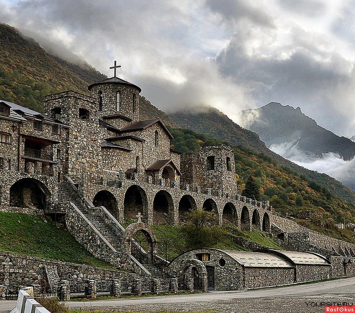 Аланский монастырь фиагдон. Фиагдон храм аланский. Аланский успенский монастырь северная осетия. Аланский мужской монастырь северная осетия фиагдон. Аланский свято-успенский мужской монастырь.