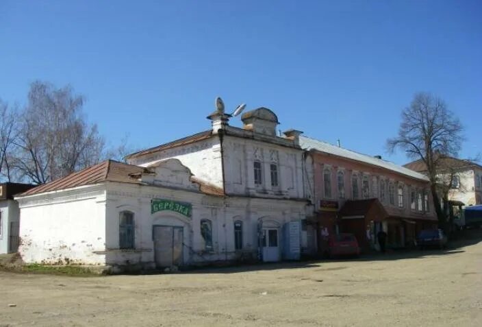 Базарные матаки татарстан. Исторические здания суксуна. Древний поселок суксун. Обл автовокзал. Вокзал яровое алтайский край.