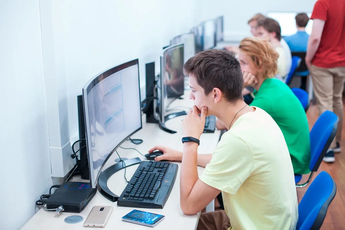 Айти хаб колледж москва. Компьютерные системы и комплексы колледж. Колледжи обучение информационные технологии. Международный колледж информационных технологий ithub college. Колледжи обучение информационные технологии.