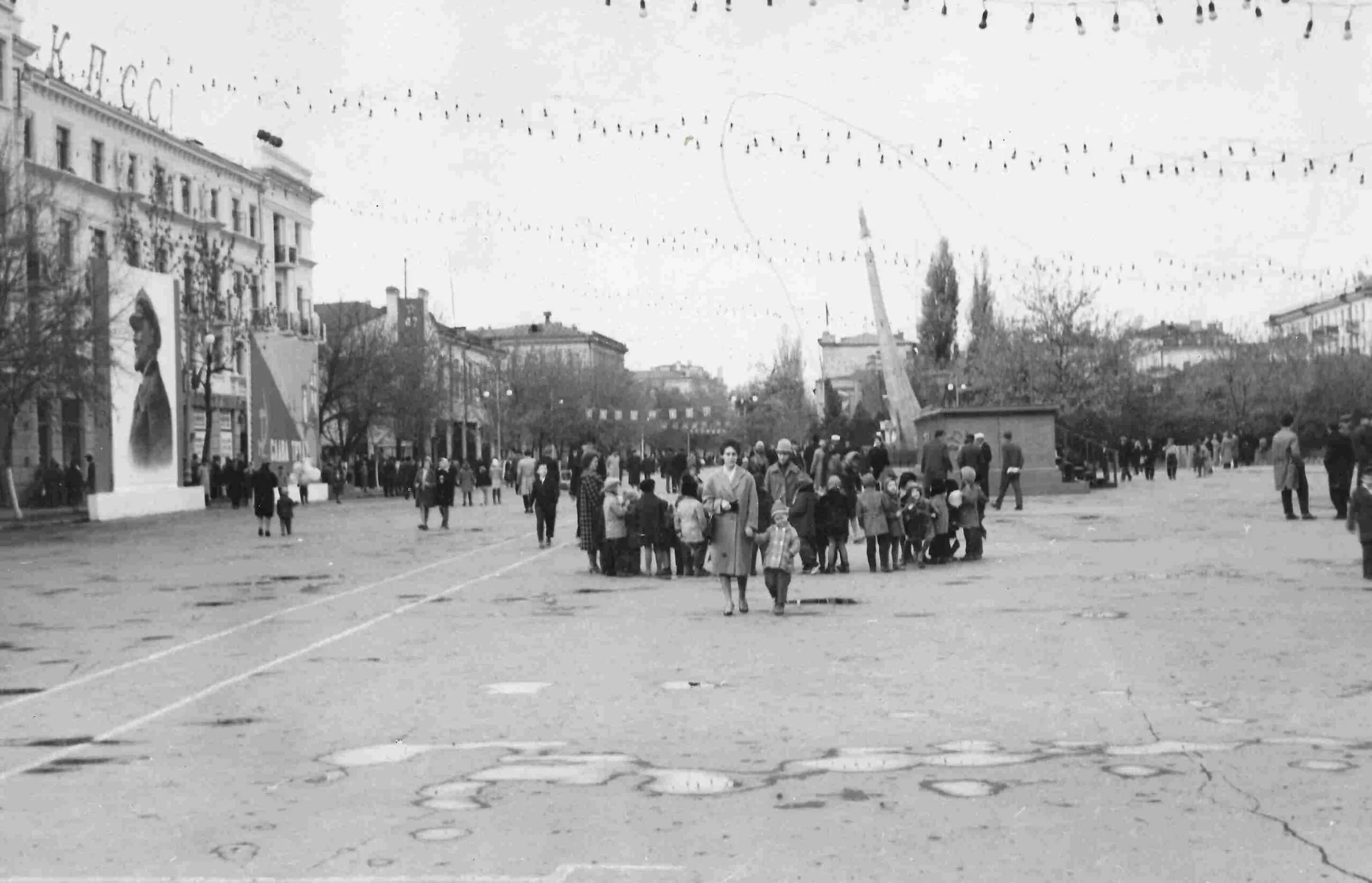 Чиасср это. Г Грозный ЧИАССР. Грозный площадь Ленина. Площадь Ленина в Грозном до войны. Город Грозный 1987 год.