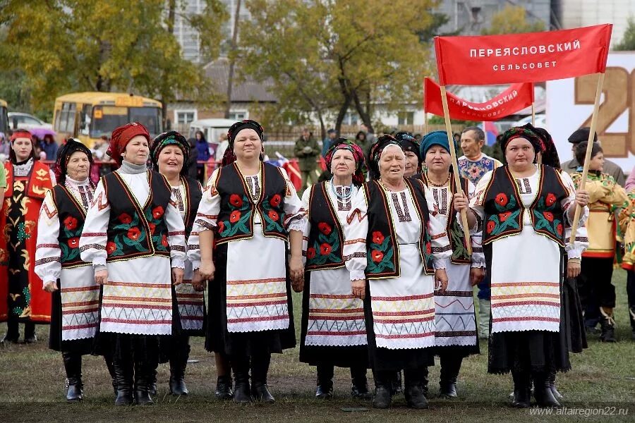 Погода победим алтайский край. Переясловка Топчихинский район Алтайский край. Алтай Топчихинский район. Алтайский край люди. Администрация Топчихинского района Алтайского края.